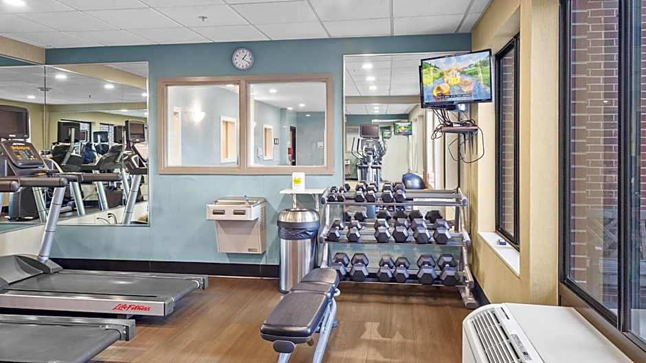 Holiday Inn Express Hotel & Suites Manchester - Airport By IHG
