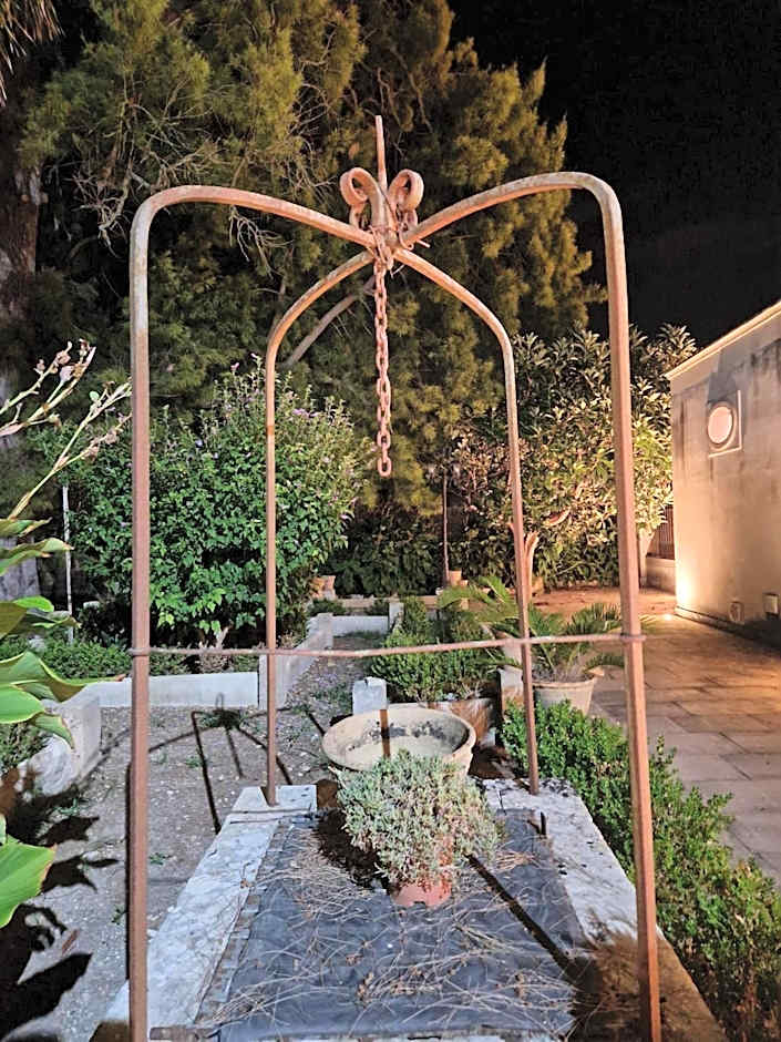 Palazzo de Carlo e il parco dei 7 pozzi