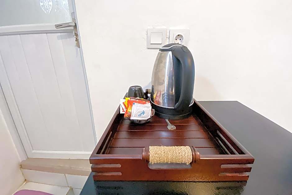 Kana Guest House Mitra RedDoorz