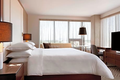 Room, 1 King Bed, Corner