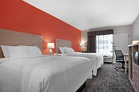 Queen Room with Two Queen Beds and Roll-In Shower - Mobility Accessible