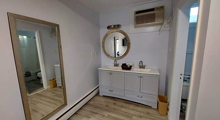 Village Motel by OYO