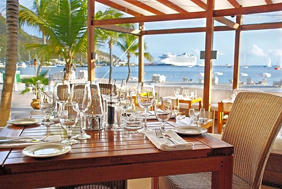 Holland House Beach Hotel