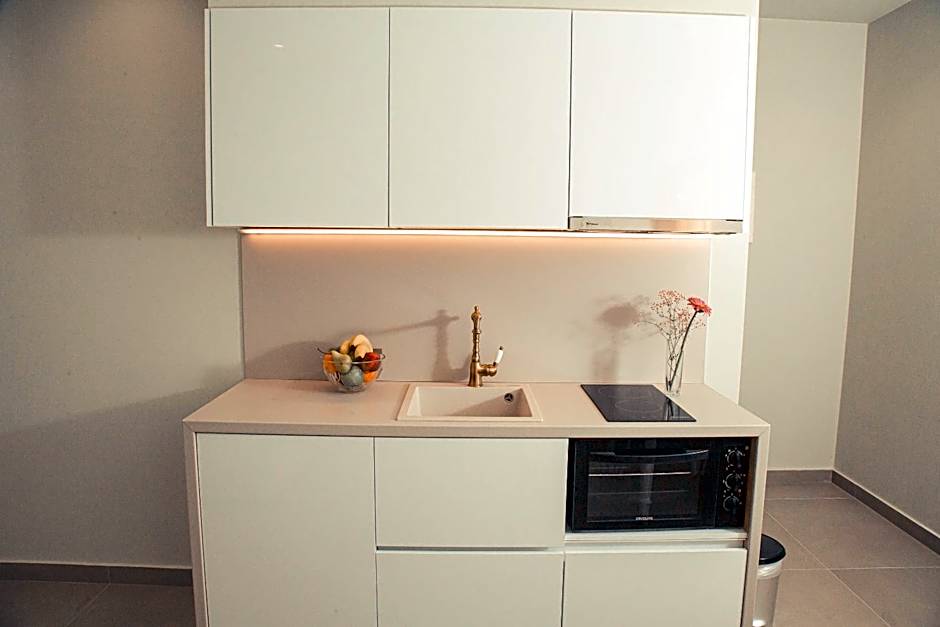 IO Luxury Pool & Hot Tub Suites