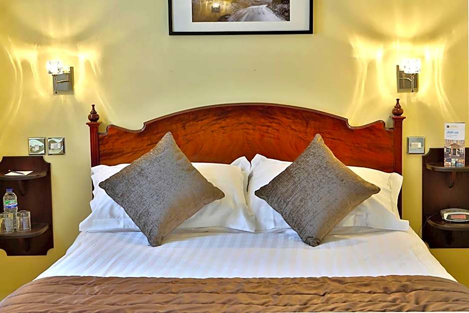 B/W Plus Buxton Lee Wood Hotel