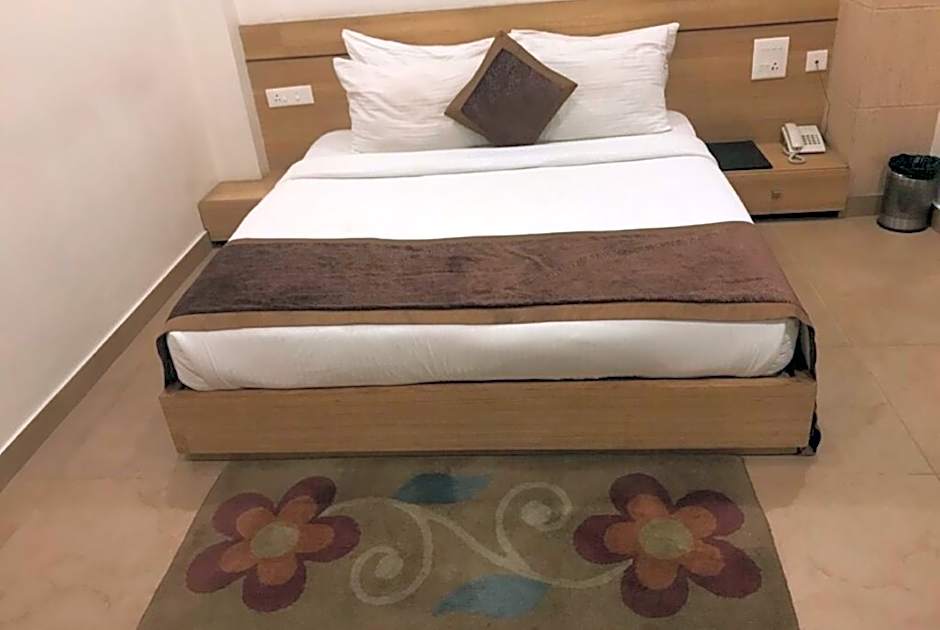 Goroomgo City Square Hisar