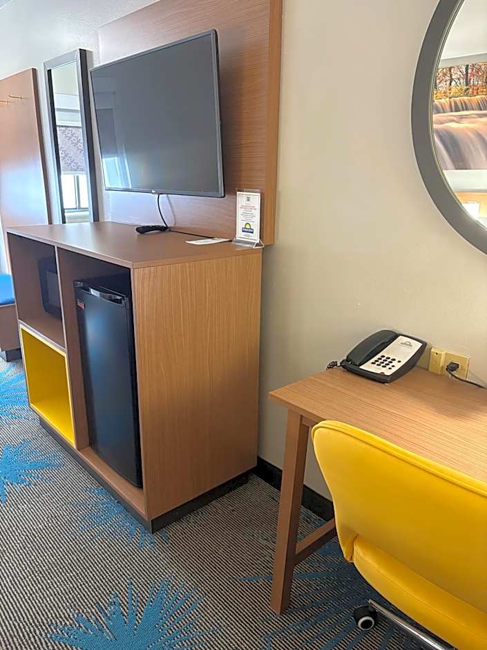 Days Inn by Wyndham Mitchell SD