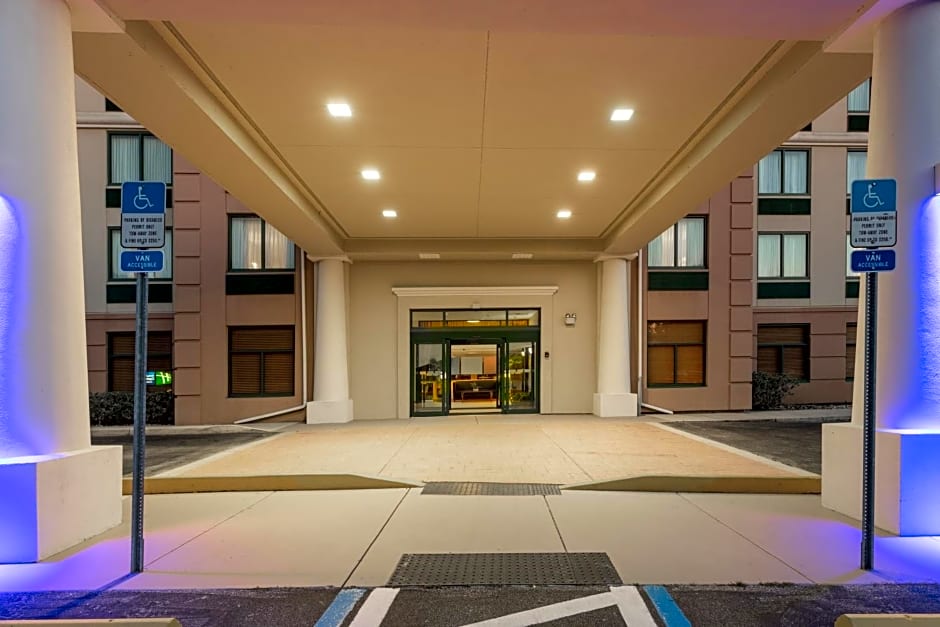 Holiday Inn Express & Suites Bradenton East-Lakewood Ranch, an IHG Hotel
