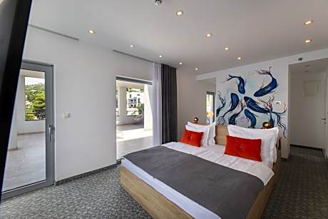 Suite with terrace and sea view