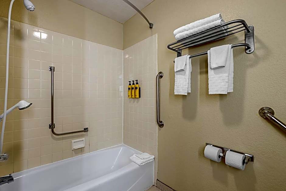 Best Western Plus Altoona Inn