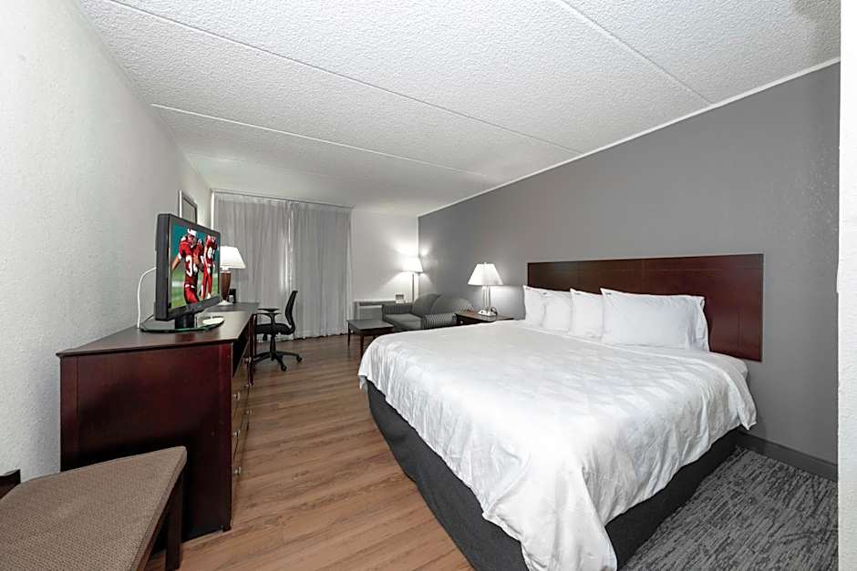 Red Roof PLUS+ Newark Liberty Airport - Carteret