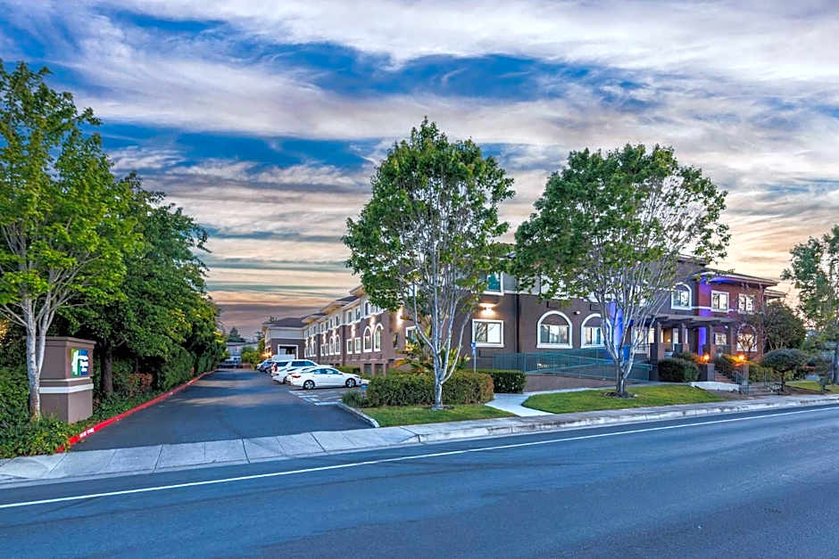 Holiday Inn Express & Suites Mountain View Silicon Valley By IHG