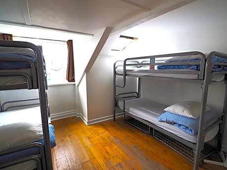 Bed in 8-Bed Mixed Dormitory Room with Shared External Bathroom