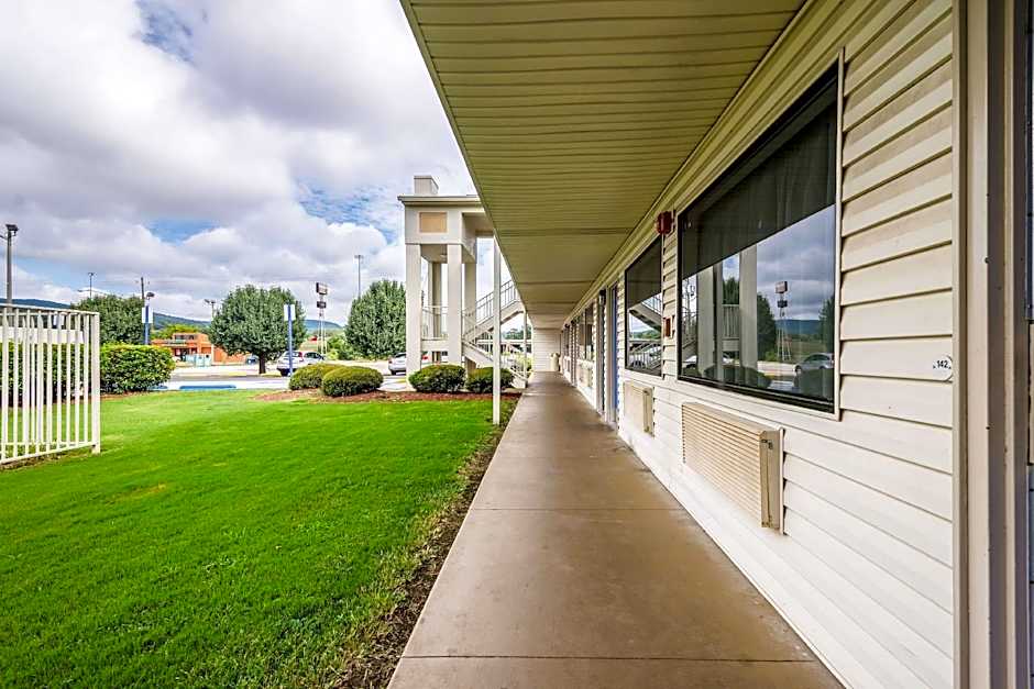 Motel 6-Anniston, AL