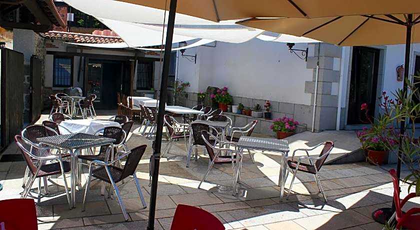 Hotel Cinco Castanos
