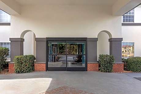 Days Inn by Wyndham Lincoln