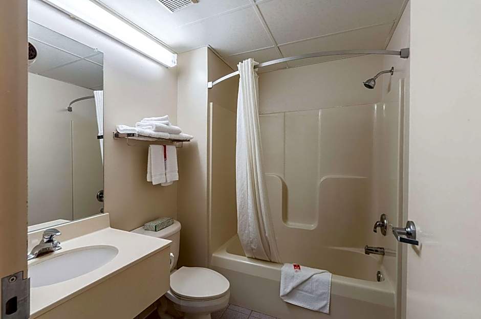 Econo Lodge Inn & Suites Middletown
