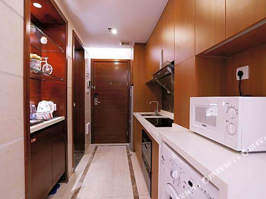 Youyou international apartment (Guangzhou Haizhu Plaza subway station private finance store)