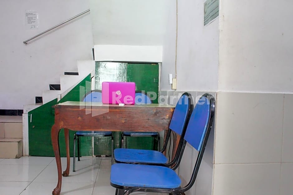 Snow White Residence near Grogol Mitra RedDoorz