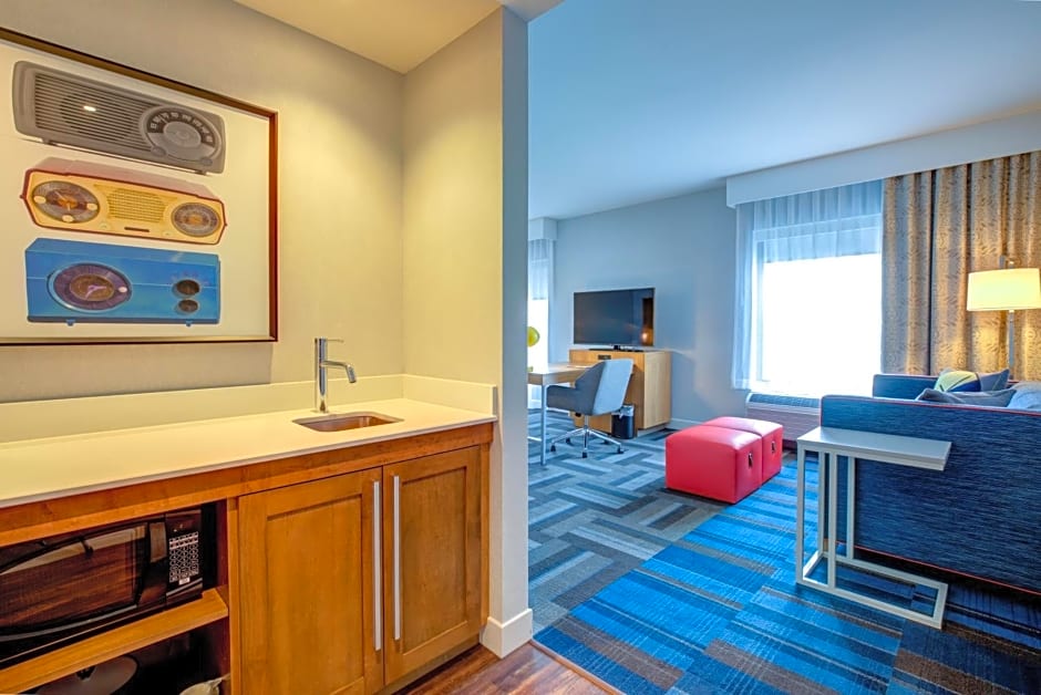 Hampton Inn & Suites Boston/Waltham
