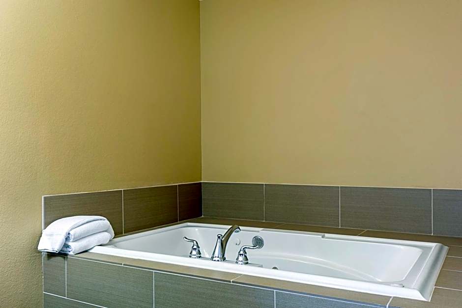 Comfort Inn & Suites Near University of Wyoming
