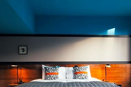 Deluxe King Room (Comfy)