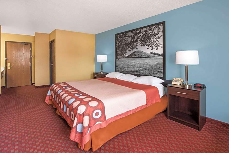 Super 8 by Wyndham Troy IL/St. Louis Area