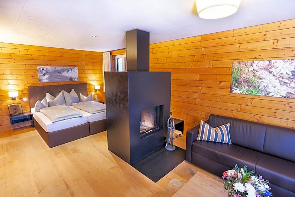 Wohlfühlhotel Hubertushof am Arlberg - Ski-In & Ski-Out - Sky Pool