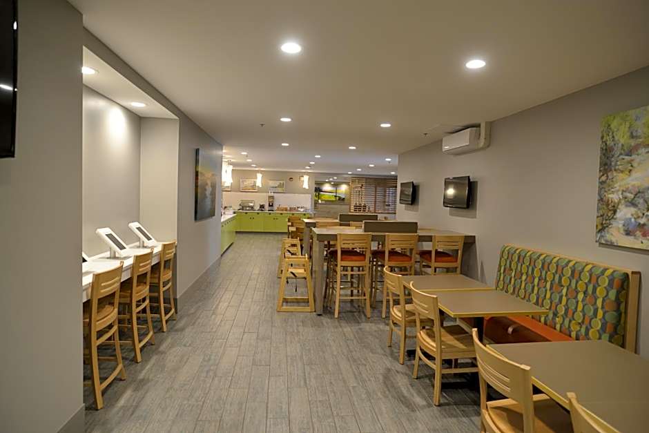 Country Inn & Suites by Radisson, Duluth North, MN