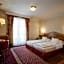 Cityhotel Goldener Adler B&B