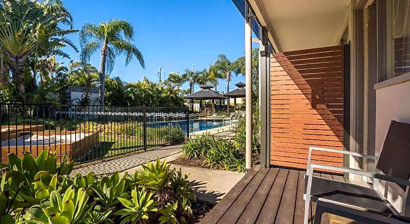 Nightcap at Golden Beach Tavern