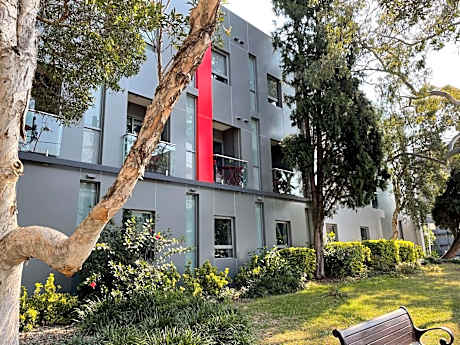 Best Western Plus Camperdown Suites