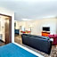 Crestwood Hotel