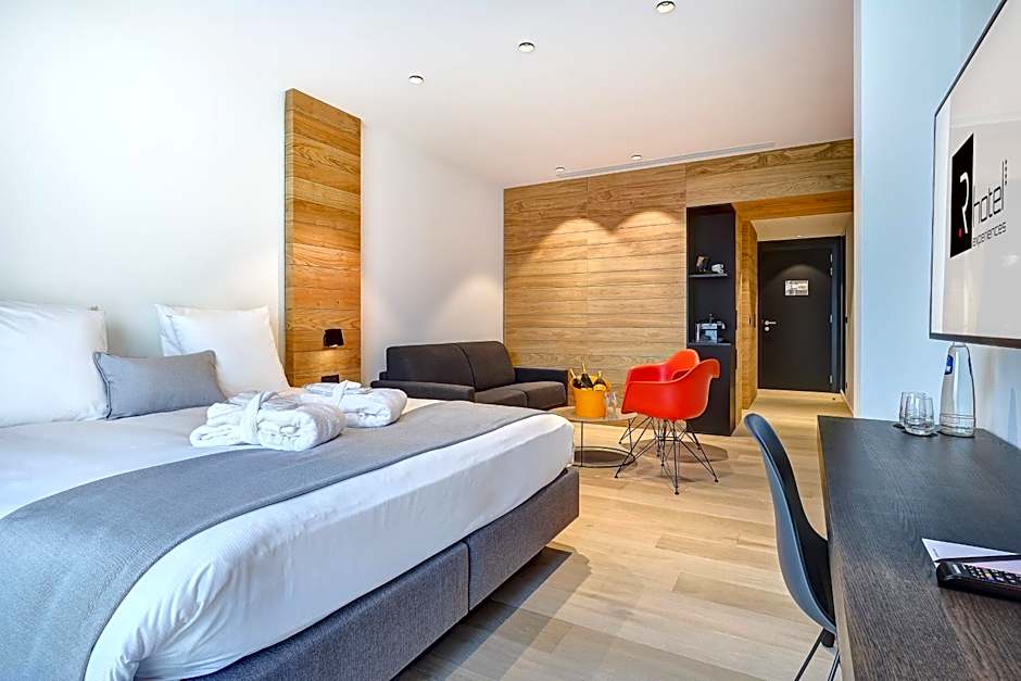 R hotel experiences