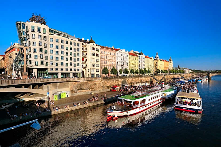 Dancing House hotel - Tančící dům