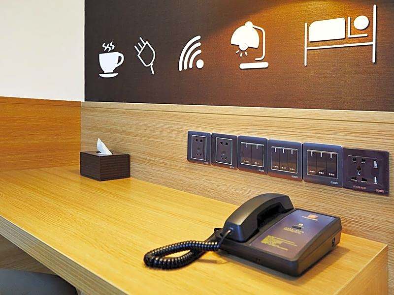 7 Days Premium Xinhua Train Station Square Branch