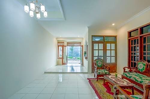 OYO 3004 Penginapan Bromo Adi