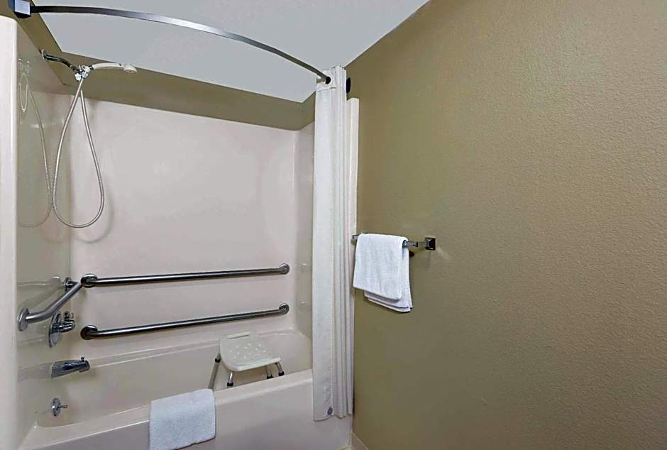 Super 8 by Wyndham Macomb