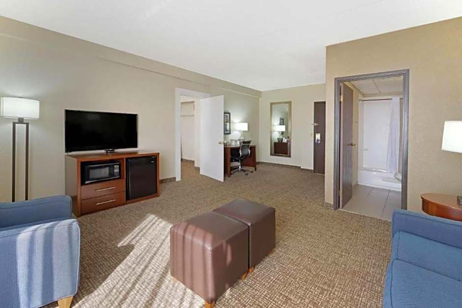 Comfort Inn & Suites Wichita Northeast