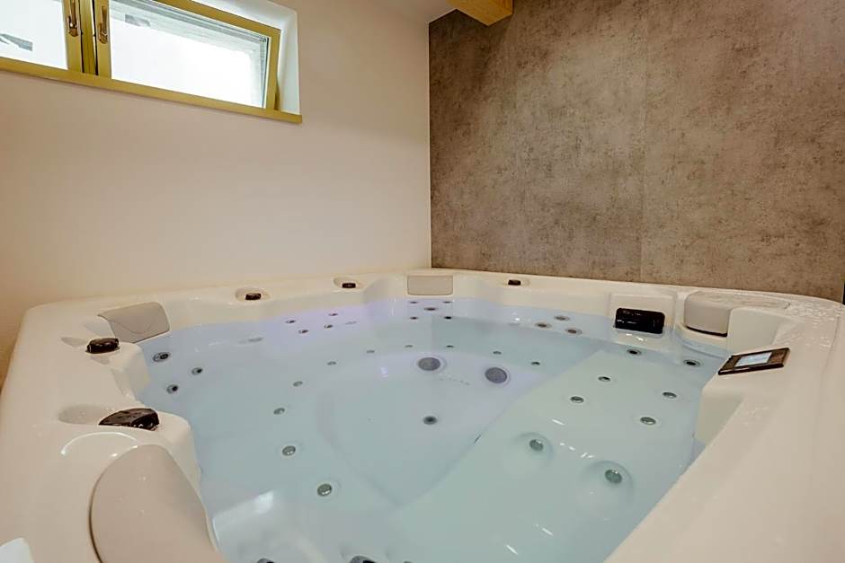Resla Residence I, II, & Wellness