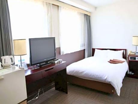 Single Room B - Smoking