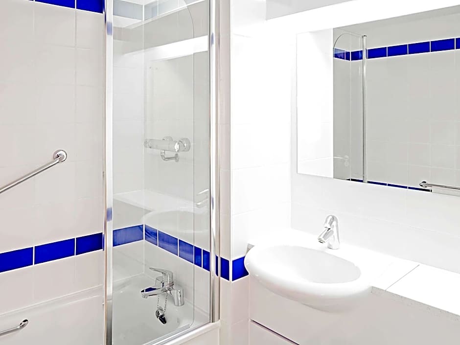 Warrington Motel, J20 M6 Lymm Services