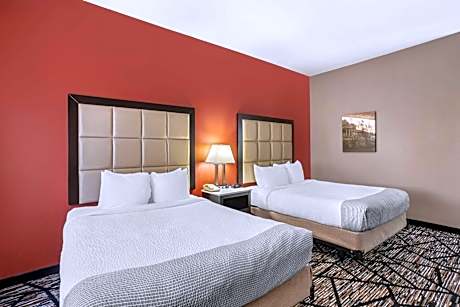 Queen Room with Two Queen Beds and Bath Tub - Mobility Accessible