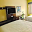 Holiday Inn Express and Suites Cedar Falls Waterloo By IHG