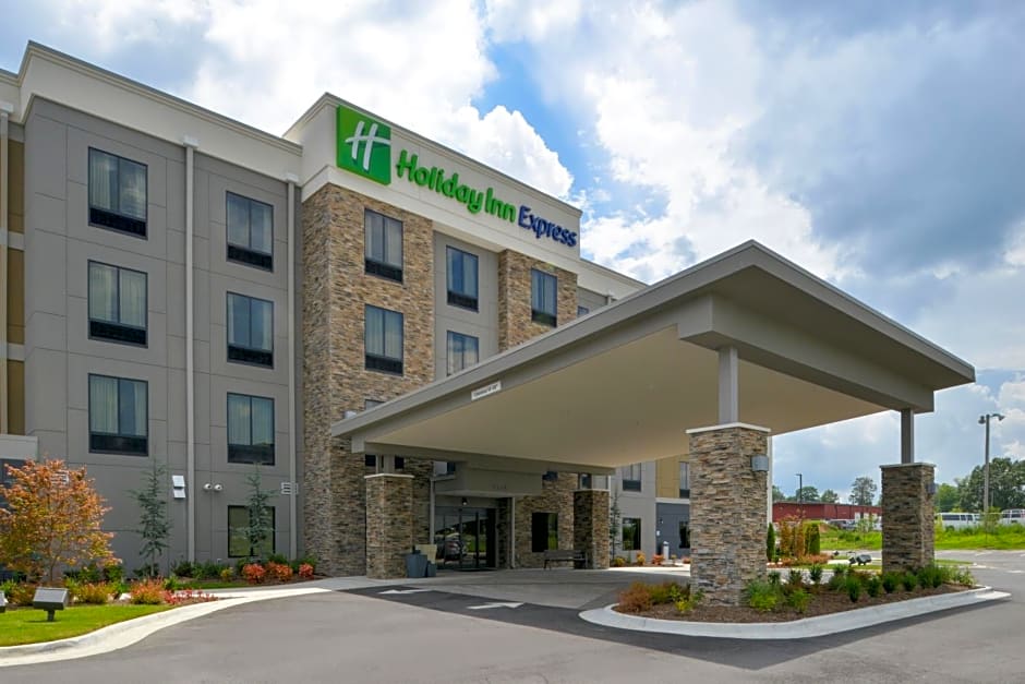 Holiday Inn Express & Suites Bryant West