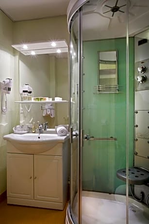 Large Twin Room with shower