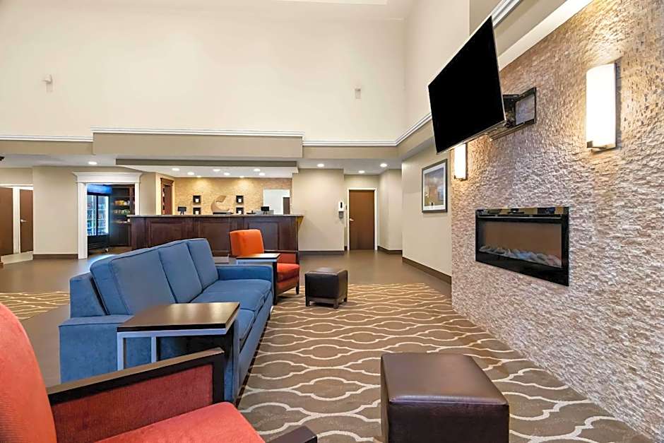Comfort Suites Rensselaer near Fair Oaks