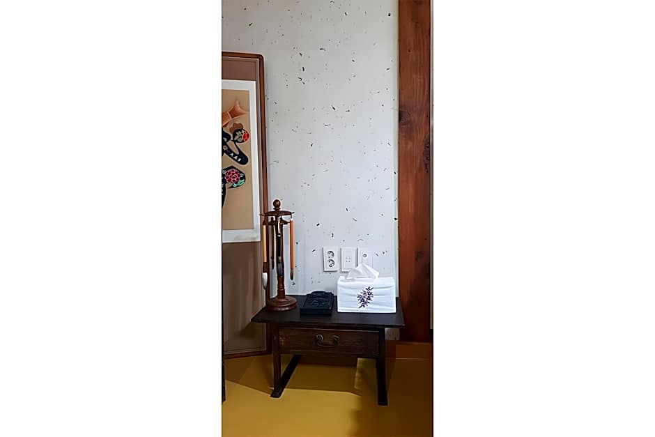Gallery Jin Hanok Guesthouse