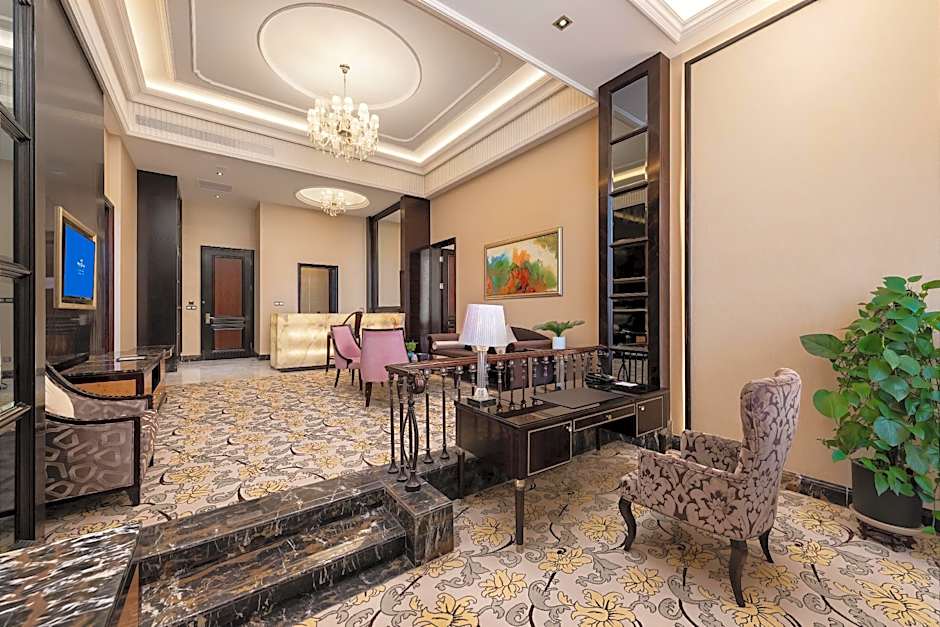 Photo 1 of 6 of Executive Suite