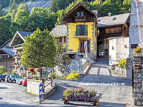 Modern Mountain Stay